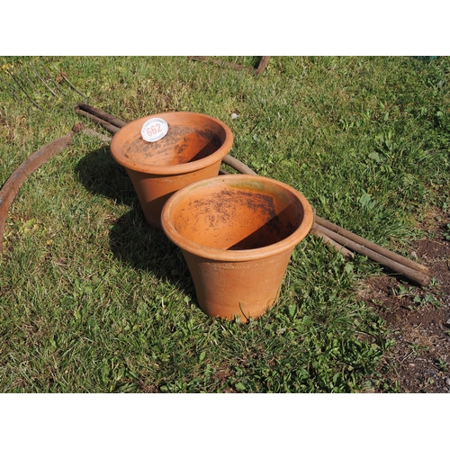 662 - Hand tools and 2 terracotta pots