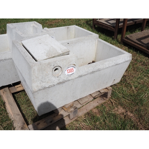 1385 - Concrete water trough 1m