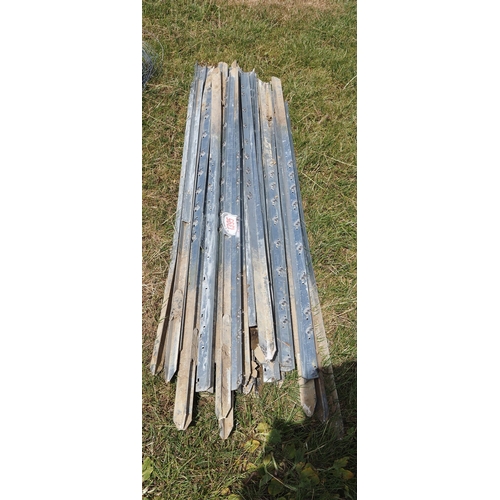 1395 - Metal electric fencing stakes