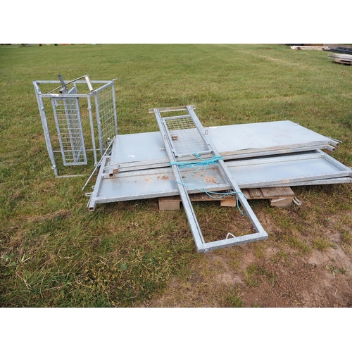 1418 - Sheep race, sheeted hurdles 8ft - 4 + drafting gate and guillotine gate