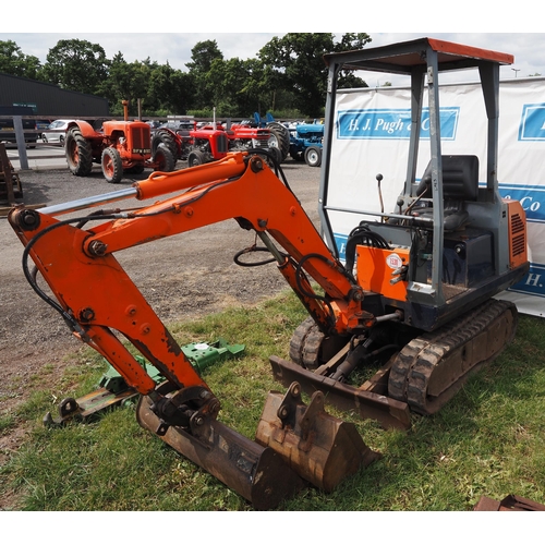 1530 - Peljob EB10 1 ton mini digger and 2 buckets. Runs, digs and drives. New battery. Key in office