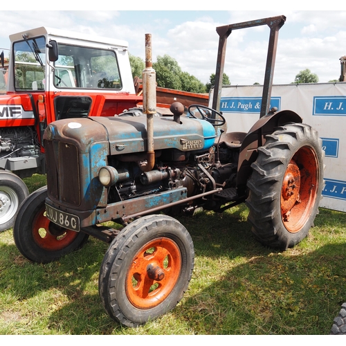 1538 - Fordson Major diesel tractor. Runs and drives, c/w roll bar. Reg. LUJ 860