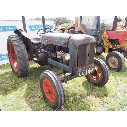 1538 - Fordson Major diesel tractor. Runs and drives, c/w roll bar. Reg. LUJ 860