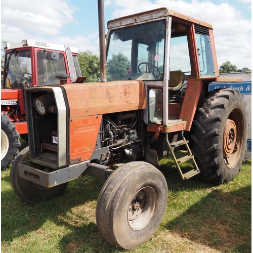 1541 - Massey Ferguson 698 tractor. Starts and runs, showing 5831 hours. Serial no. 5207127. Reg. USO 129X