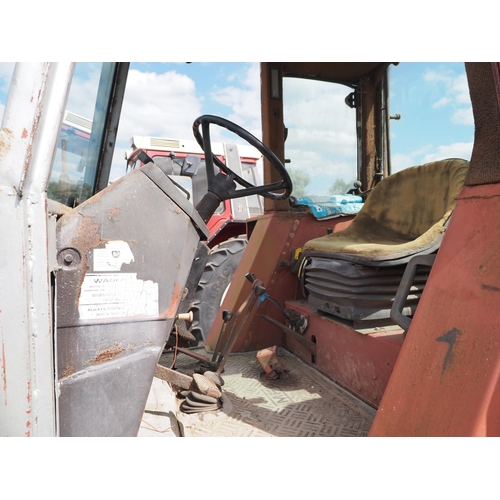 1541 - Massey Ferguson 698 tractor. Starts and runs, showing 5831 hours. Serial no. 5207127. Reg. USO 129X