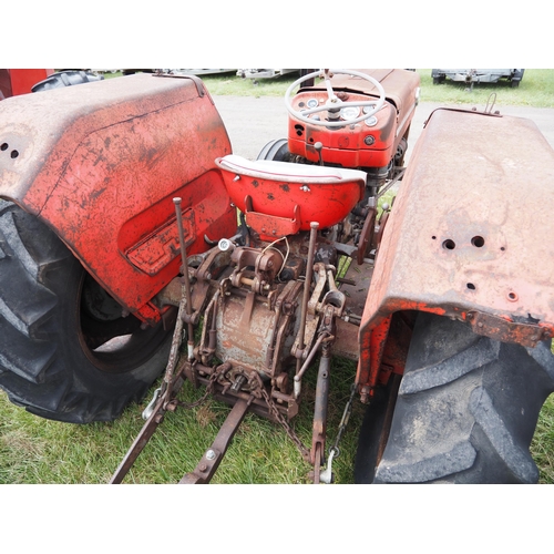 1543 - Massey Ferguson 135 tractor. Straight axle, pick up hitch. Runs and drives. Two owners from new. Reg... 