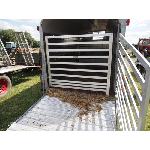 1585 - Nugent 14ft tandem axle livestock trailer with 2 cattle gates. Manual and key in office