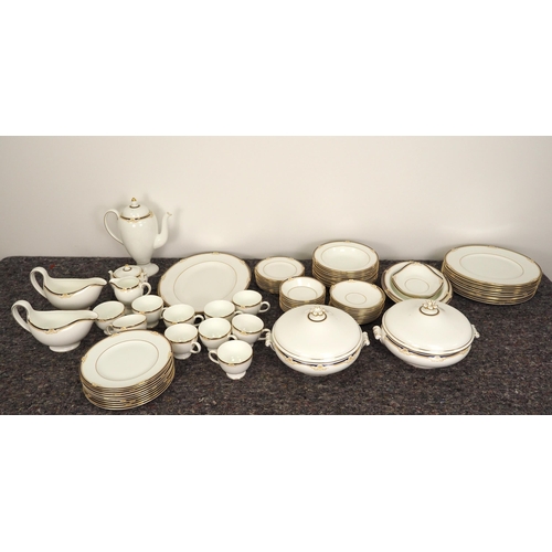 37 - Wedgwood Cavendish R4680 china dinner service