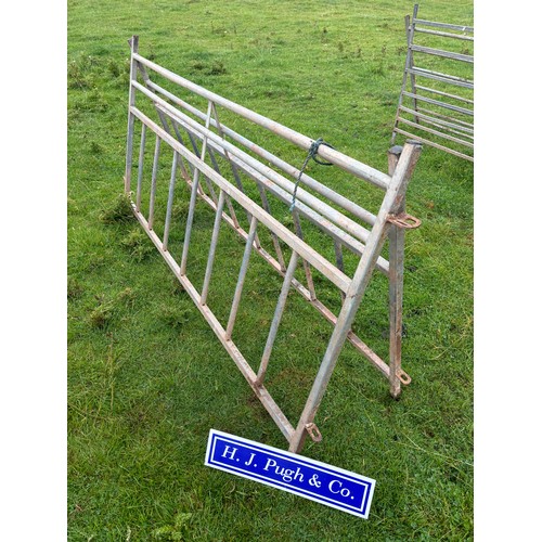 117 - Sheep feed hurdles 6ft - 2