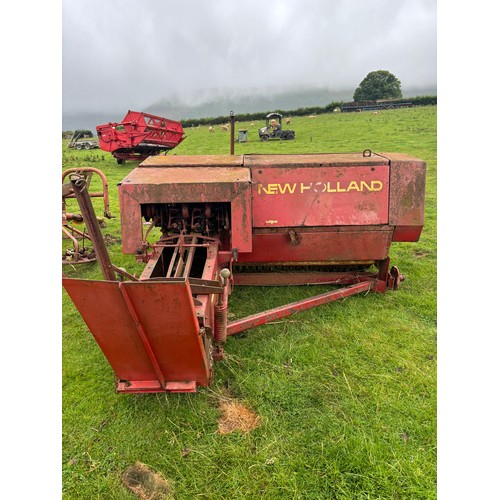 175 - New Holland 276 baler