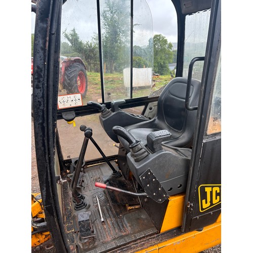 182 - JCB 8015 mini digger. In working order. Showing 3055 hours. C/w 5 buckets and quick hitch. 1 owner f... 