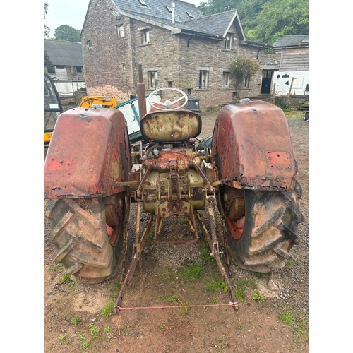 187 - Zetor 4011 tractor. Runs and drives