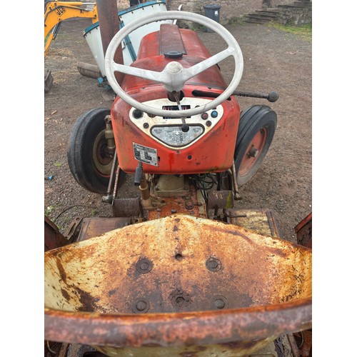 187 - Zetor 4011 tractor. Runs and drives