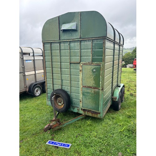 196 - Twin axle horsebox 9 x 5ft