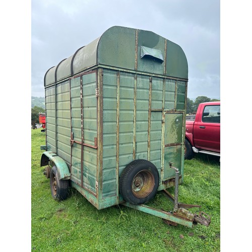 196 - Twin axle horsebox 9 x 5ft