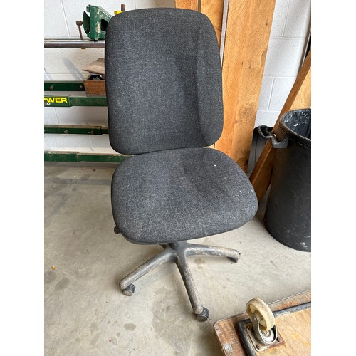 490 - Office chair