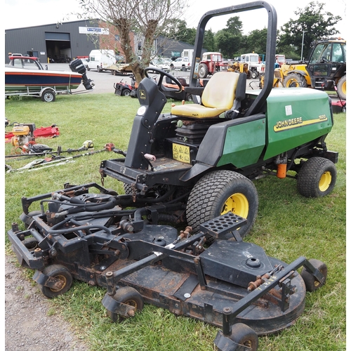 1547 - John Deere 1620 commercial mower. Serviced, with new battery. Key in office