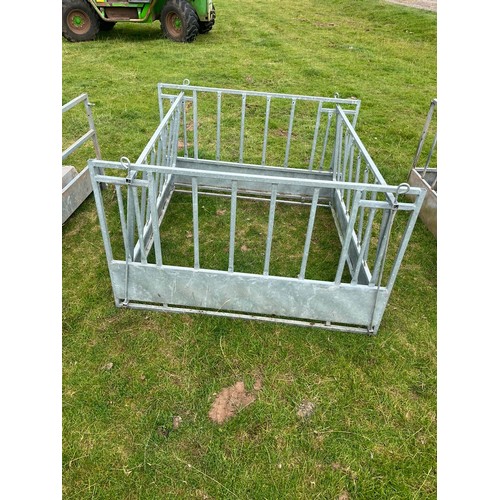 128 - Galvanised sheep feeder