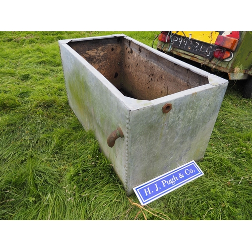 40 - Riveted galvanised water tank 4 x 2ft