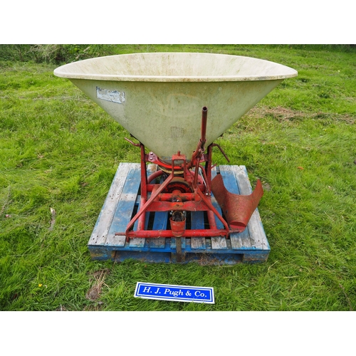 52 - Vicon fertiliser spreader