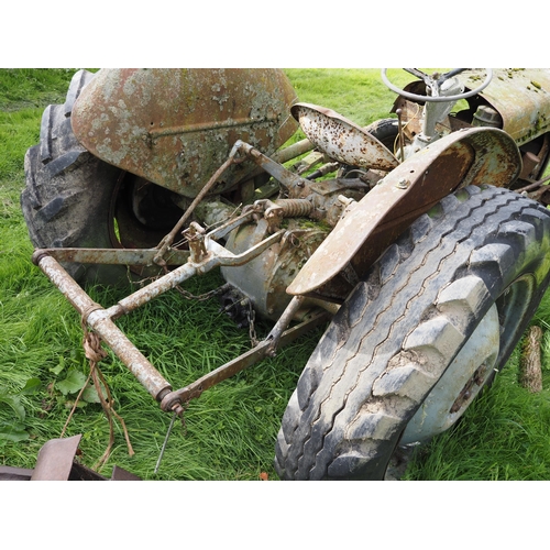 95 - Ferguson TE20 tractor. C/w loader and pick up hitch