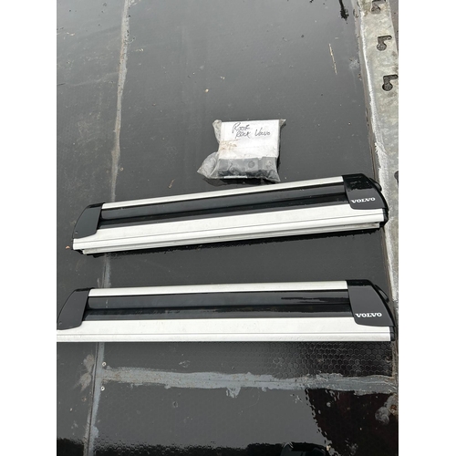 217 - Volvo XC90 roof bars and ski rack