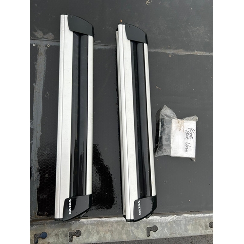 217 - Volvo XC90 roof bars and ski rack