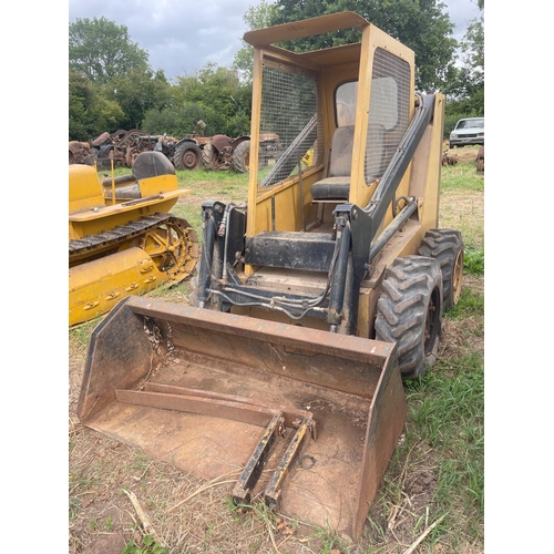 301 - Case skid loader. Needs repair