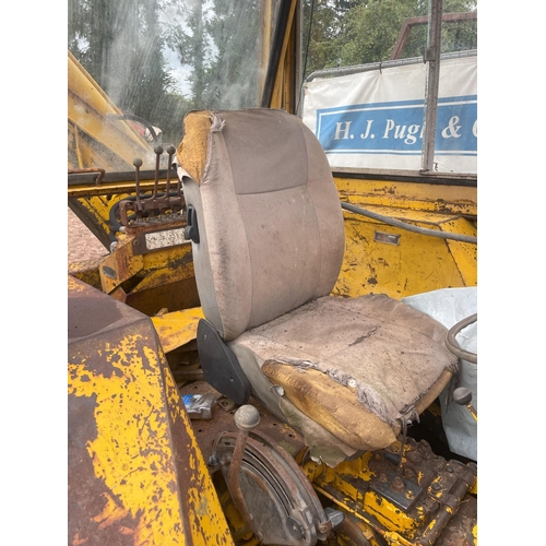 315 - Massey Ferguson 40 loader with back actor. Runs