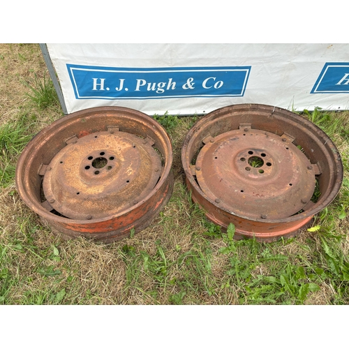 101 - Fordson wheel rims and centre