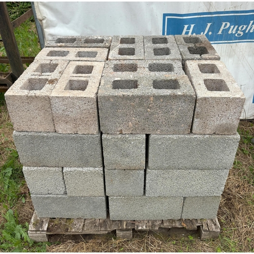 119 - Concrete blocks