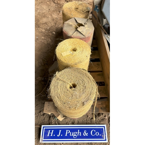 12 - Sisal bale twine 4 balls