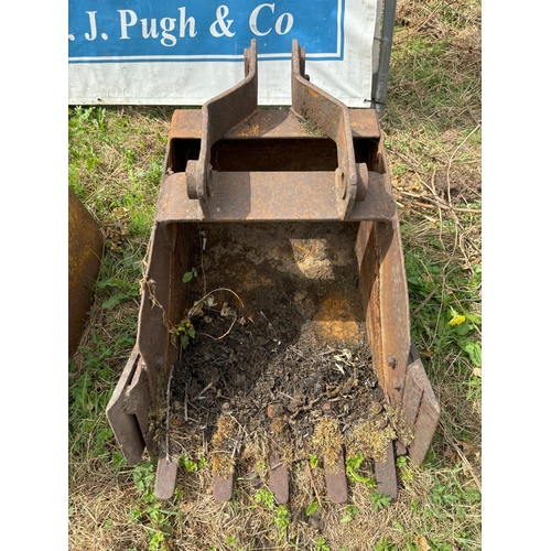 127 - Digger bucket 2ft