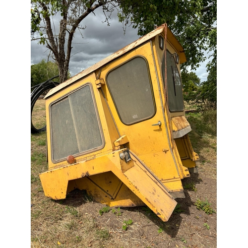 135 - Crawler cab