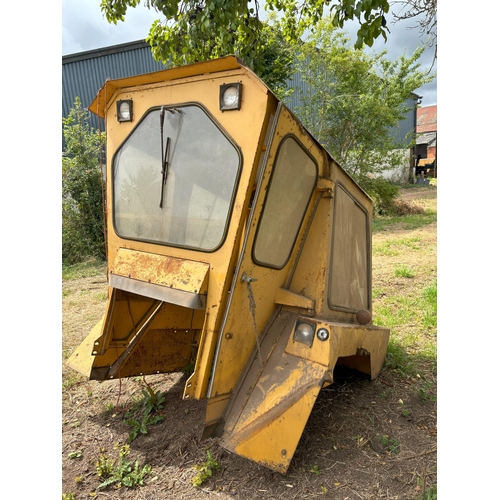 135 - Crawler cab