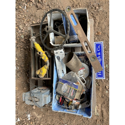 22 - Tools, pullers, parts