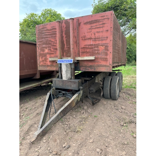 320 - Twin axle grain trailer