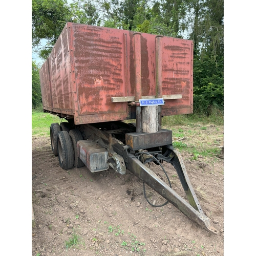 320 - Twin axle grain trailer