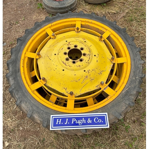 343 - Rowcrop wheel and tyre 44