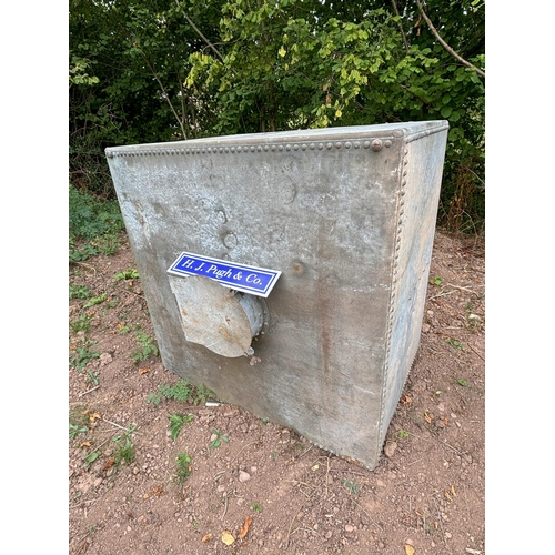 368 - Galvanised water tank 4 x 4ft