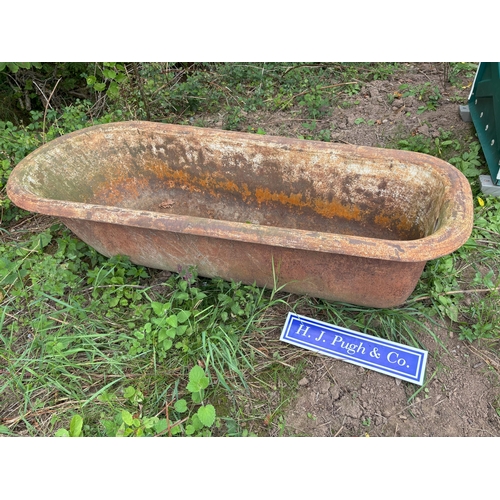 372 - Cast iron bath