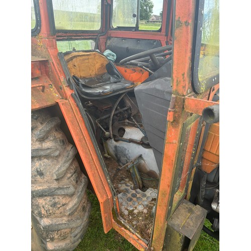 190 - Universal U640 Tractor. Was running when stored but currently not running. Fitted with power steerin... 