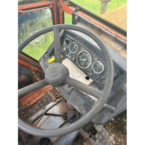 190 - Universal U640 Tractor. Was running when stored but currently not running. Fitted with power steerin... 