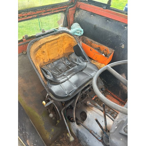 190 - Universal U640 Tractor. Was running when stored but currently not running. Fitted with power steerin... 