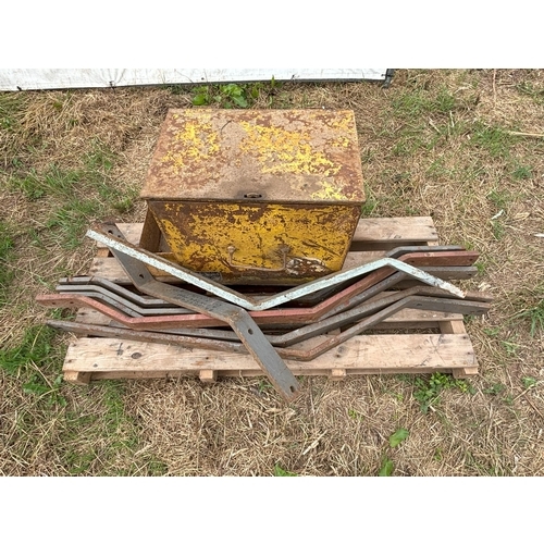 203 - Crawler tool box and bars