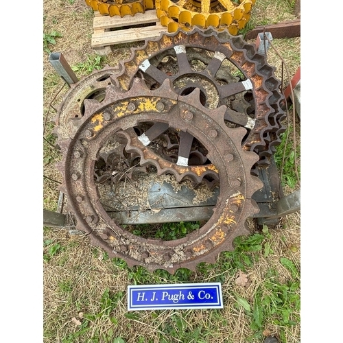 246A - Crawler sprockets