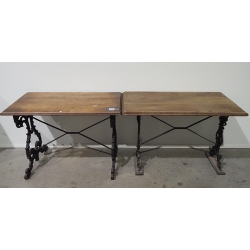 528 - Pub table with cast iron base - 2 H28