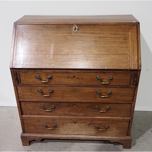 514 - Georgian bureau in mahogany on bracket feet complete with 2 keys H40½