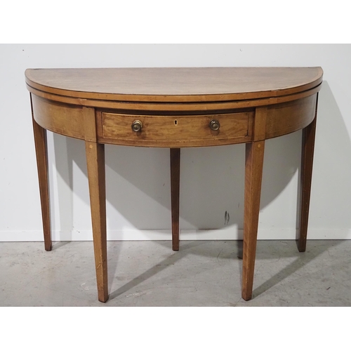 520 - 19th Century tea table with single drawer and satinwood stringing H29