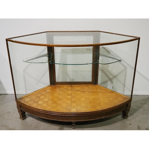 523 - Glass display counter with glass shelf H37